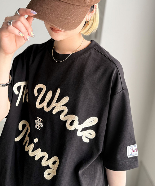 Java(ジャバ)の「《JaVaジャバコラボ》“トレンドを纏う”コード刺繍ロゴTシャツ(オーバーサイズ)(Tシャツ/カットソー・メンズ・オートミール/ブラック/ホワイト・SMALL/MEDIUM/LARGE/X-LARGE)」の1枚目の写真