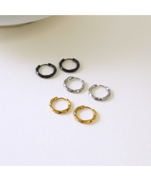 LENERA(レネラ)の「ツイストフープピアス(ピアス(両耳用)・レディース・ブラック/シルバー/ゴールド・10/12/14)」の9枚目の写真