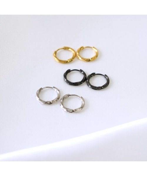 LENERA(レネラ)の「ツイストフープピアス(ピアス(両耳用)・レディース・ブラック/シルバー/ゴールド・10/12/14)」の11枚目の写真