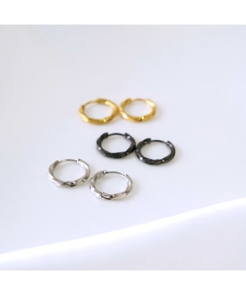 LENERA(レネラ)の「ツイストフープピアス(ピアス(両耳用)・レディース・ブラック/シルバー/ゴールド・10/12/14)」の12枚目の写真
