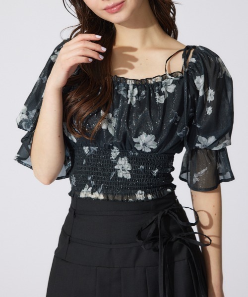 rienda（リエンダ）の「パフスリーブシャーリングブラウス　シアートップス 夏服 半袖（シャツ/ブラウス・レディース・ブラック/ライトイエロー/ベージュ・SMALL/MEDIUM）」の2枚目の写真