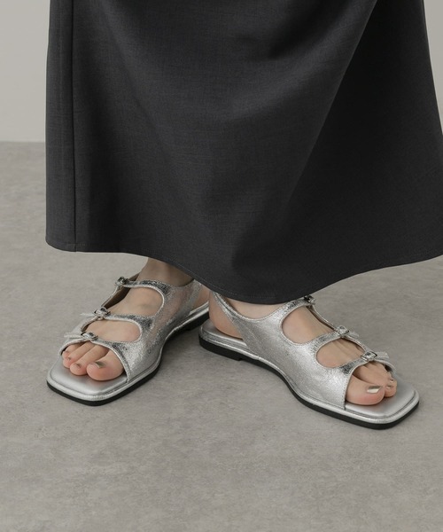 SENSE OF PLACE by URBAN RESEARCH（センスオブプレイスバイアーバンリサーチ）の「スクエアトゥベルトサンダル（サンダル・レディース・シルバー/ブラック/ゴールド・SMALL/MEDIUM/LARGE）」の2枚目の写真