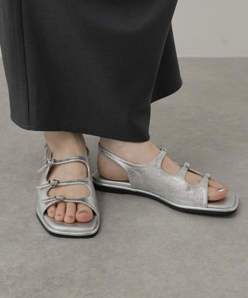 SENSE OF PLACE by URBAN RESEARCH（センスオブプレイスバイアーバンリサーチ）の「スクエアトゥベルトサンダル（サンダル・レディース・シルバー/ブラック/ゴールド・SMALL/MEDIUM/LARGE）」の4枚目の写真