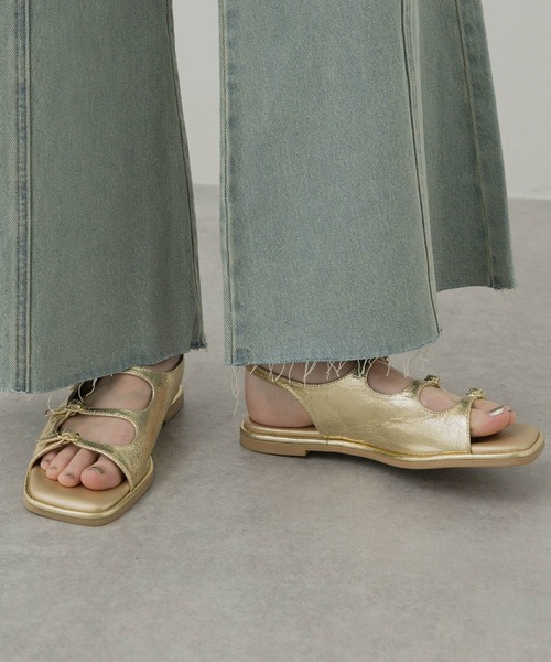 SENSE OF PLACE by URBAN RESEARCH（センスオブプレイスバイアーバンリサーチ）の「スクエアトゥベルトサンダル（サンダル・レディース・シルバー/ブラック/ゴールド・SMALL/MEDIUM/LARGE）」の13枚目の写真