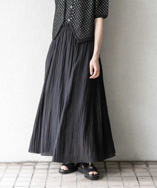 KBF（ケイビーエフ）の「フレアイージースカート（スカート・レディース・ダークブラウン/オフホワイト/ブラック・ONE）」の2枚目の写真