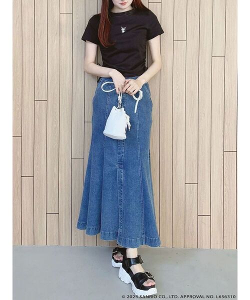 MERCURYDUO(マーキュリーデュオ)の「【メロクロコラボ】クロミワンポイント刺繍クロップドTシャツ(Tシャツ/カットソー・レディース・ブラック・FREE)」の4枚目の写真