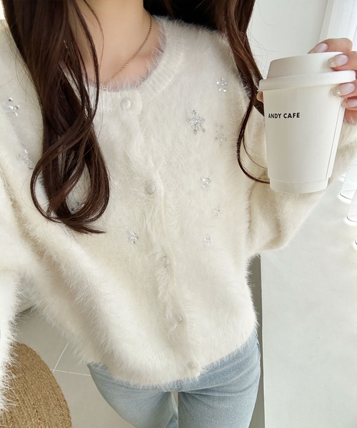 mily bilet(ミウィビレット)の「【mily bilet】ふわっと贅沢、きらめきビジューが映えるシャギーカーデ♪フェザーシャギーニットカーディガン(カーディガン/ボレロ・レディース・チャコールグレー/グレー/アイボリー/パープル/レッド・LARGE/MEDIUM/SMALL/X-LARGE)」の12枚目の写真