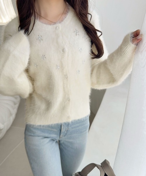 mily bilet(ミウィビレット)の「【mily bilet】ふわっと贅沢、きらめきビジューが映えるシャギーカーデ♪フェザーシャギーニットカーディガン(カーディガン/ボレロ・レディース・チャコールグレー/グレー/アイボリー/パープル/レッド・LARGE/MEDIUM/SMALL/X-LARGE)」の13枚目の写真