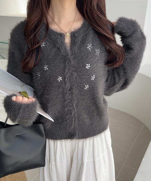 mily bilet(ミウィビレット)の「【mily bilet】ふわっと贅沢、きらめきビジューが映えるシャギーカーデ♪フェザーシャギーニットカーディガン(カーディガン/ボレロ・レディース・チャコールグレー/グレー/アイボリー/パープル/レッド・LARGE/MEDIUM/SMALL/X-LARGE)」の14枚目の写真