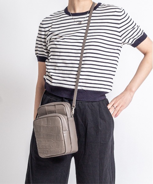 BELLIES YORK（ベリーズヨーク）の「【BELLIES YORK】クロコダイル×牛革　ショルダーバッグ ポーチ ポシェット（ショルダーバッグ・レディース・ダークベージュ/ブラック/ネイビー/ベージュ・FREE）」の2枚目の写真