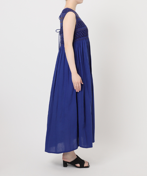 B.C STOCK（ベーセーストック）の「手洗い可 / 2WAYスモッキングワンピース（ワンピース・レディース・ブルー/ブラウン/レッド・FREE）」の11枚目の写真