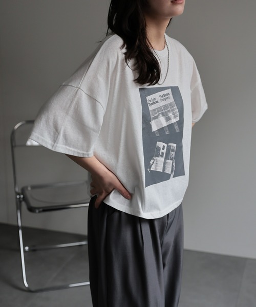 ap retro（アプレトロ）の「フォトプリントクロップド丈Tee / 半袖Teeシャツ（Tシャツ/カットソー・レディース・グレー/ブラック/モカ/ネイビー/ホワイト・FREE）」の3枚目の写真