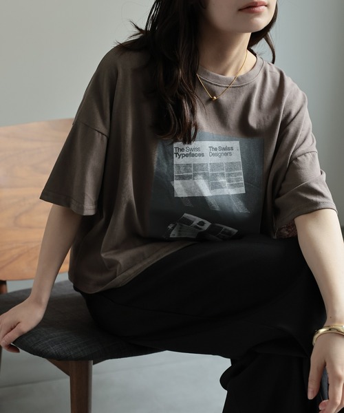 ap retro（アプレトロ）の「フォトプリントクロップド丈Tee / 半袖Teeシャツ（Tシャツ/カットソー・レディース・グレー/ブラック/モカ/ネイビー/ホワイト・FREE）」の5枚目の写真