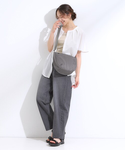 SHOO・LA・RUE(シューラルー)の「【撥水】フロントポケットハーフムーンショルダーバッグ(ショルダーバッグ・レディース・ブラック/パープル/ベージュ/ダークグレー/ライトグレー/ブルー・00)」の10枚目の写真