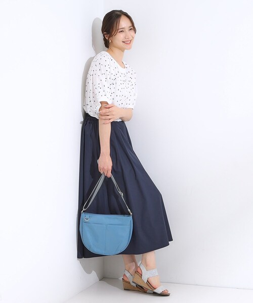 SHOO・LA・RUE(シューラルー)の「【撥水】フロントポケットハーフムーンショルダーバッグ(ショルダーバッグ・レディース・ブラック/パープル/ベージュ/ダークグレー/ライトグレー/ブルー・00)」の16枚目の写真