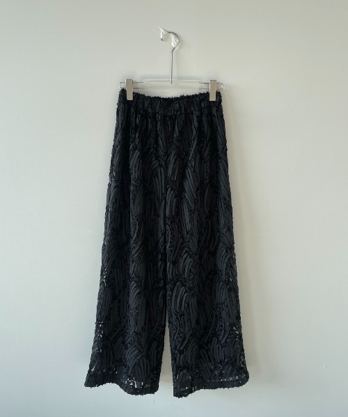 AIC.(エーアイシー)の「チュールレースイージーパンツ/セットアップ可能(その他パンツ・レディース・オフホワイト/ブラック・FREE)」の4枚目の写真