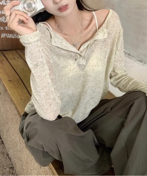 LADY LIKE（レディライク）の「ラウンドヘムヘンリーネックシアーニット（ニット/セーター・レディース・ライトグレー/グリーン・M）」の2枚目の写真