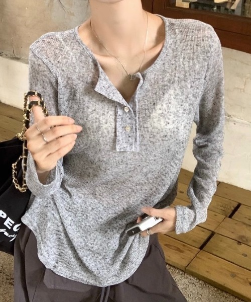 LADY LIKE（レディライク）の「ラウンドヘムヘンリーネックシアーニット（ニット/セーター・レディース・ライトグレー/グリーン・M）」の6枚目の写真