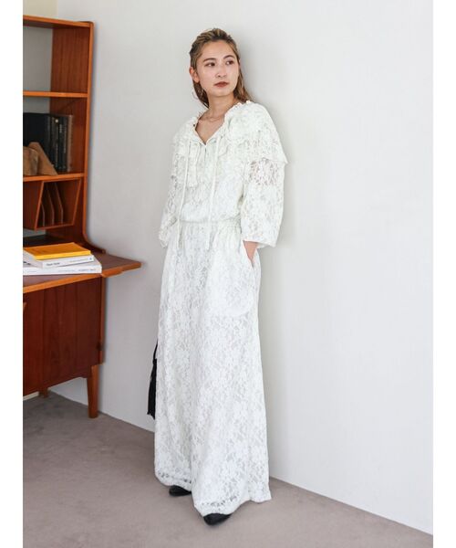 Ungrid(アングリッド)の「フリルデザインロンパース(つなぎ/オールインワン・レディース・オフホワイト/ブラック/ブルー・FREE)」の4枚目の写真