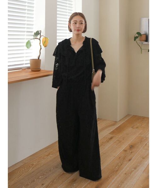 Ungrid(アングリッド)の「フリルデザインロンパース(つなぎ/オールインワン・レディース・オフホワイト/ブラック/ブルー・FREE)」の10枚目の写真