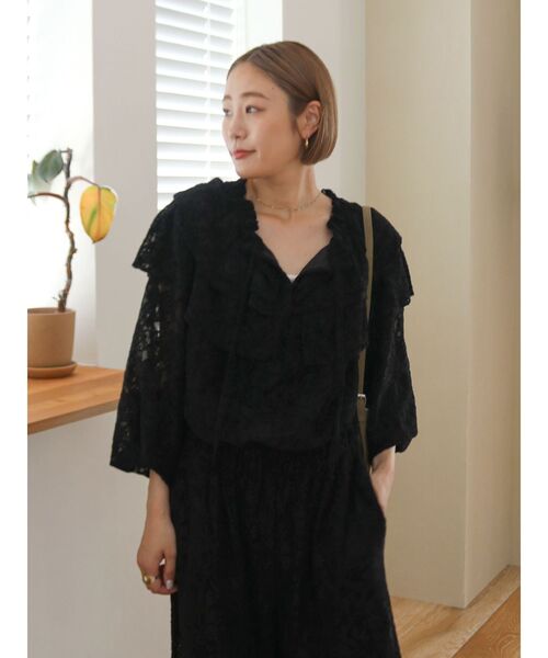 Ungrid(アングリッド)の「フリルデザインロンパース(つなぎ/オールインワン・レディース・オフホワイト/ブラック/ブルー・FREE)」の12枚目の写真