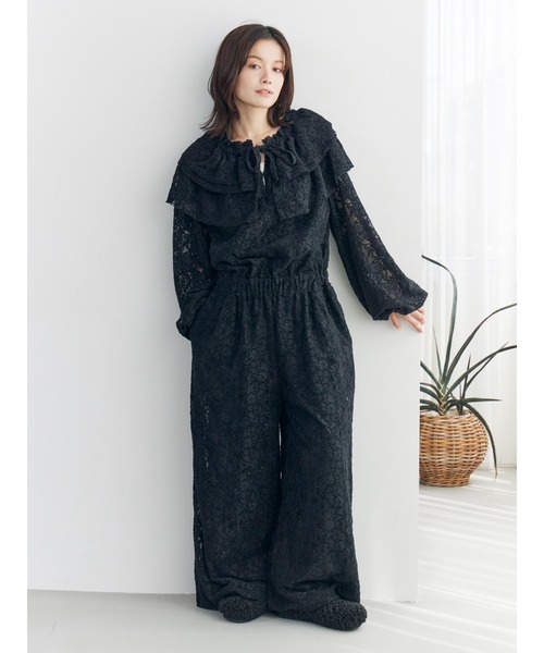 Ungrid(アングリッド)の「フリルデザインロンパース(つなぎ/オールインワン・レディース・オフホワイト/ブラック/ブルー・FREE)」の1枚目の写真