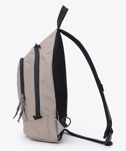 Columbia（コロンビア）の「撥水 Columbia／グレートスモーキーガーデン ボディバッグL 10L ワンショルダー／コロンビア（ボディバッグ/ウエストポーチ・レディース・ベージュ/ブルーグリーン/ブラック・ONE SIZE）」の6枚目の写真