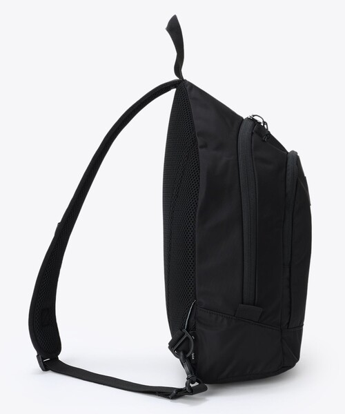 Columbia（コロンビア）の「撥水 Columbia／グレートスモーキーガーデン ボディバッグL 10L ワンショルダー／コロンビア（ボディバッグ/ウエストポーチ・レディース・ベージュ/ブルーグリーン/ブラック・ONE SIZE）」の12枚目の写真