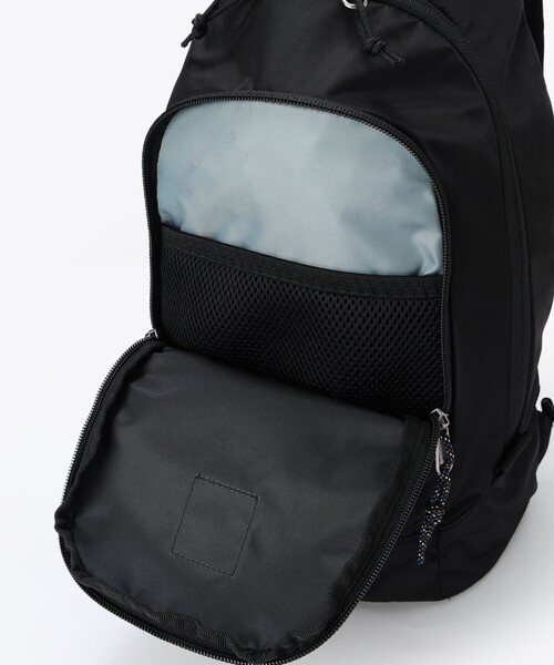 Columbia（コロンビア）の「撥水 Columbia／グレートスモーキーガーデン ボディバッグL 10L ワンショルダー／コロンビア（ボディバッグ/ウエストポーチ・レディース・ベージュ/ブルーグリーン/ブラック・ONE SIZE）」の10枚目の写真