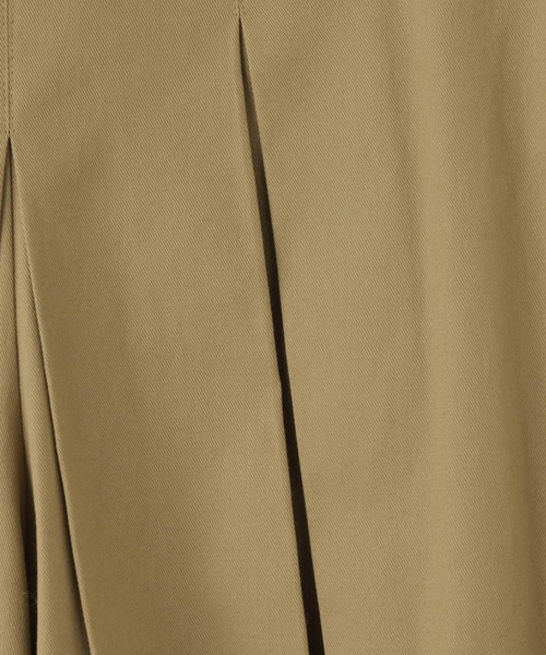 LOWRYS FARM（ローリーズファーム）の「タックプリーツハーフパンツ  576739（チノパンツ・レディース・ブラック/ベージュ・MEDIUM/LARGE）」の12枚目の写真