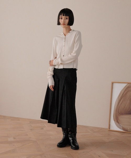 LOWRYS FARM（ローリーズファーム）の「タックプリーツハーフパンツ  576739（チノパンツ・レディース・ブラック/ベージュ・MEDIUM/LARGE）」の3枚目の写真