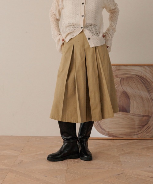 LOWRYS FARM（ローリーズファーム）の「タックプリーツハーフパンツ  576739（チノパンツ・レディース・ブラック/ベージュ・MEDIUM/LARGE）」の8枚目の写真