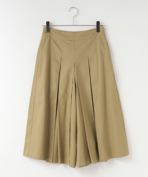 LOWRYS FARM（ローリーズファーム）の「タックプリーツハーフパンツ  576739（チノパンツ・レディース・ブラック/ベージュ・MEDIUM/LARGE）」の9枚目の写真