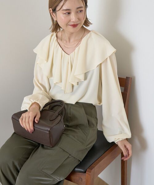 最終お値下げ　今期ourフリルカラーブラウス 𝐍𝐞𝐰 𝐚𝐫𝐫𝐢𝐯𝐚𝐥 ブロード袖フリルブラウス No. 32474