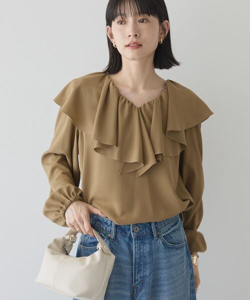 専用adore アイボリー シルク フリル付きシャツ 38 セール】ストラップオフショルダーフリルブラウス（シャツ