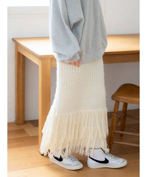 Ungrid(アングリッド)の「フリンジニットスカート(スカート・レディース・ブラック/アイボリー・FREE)」の2枚目の写真