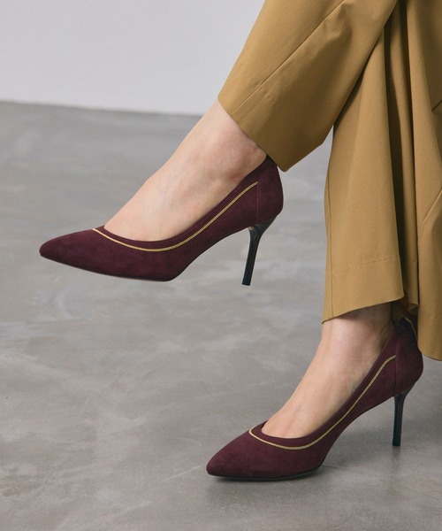 SEVEN TWELVE THIRTY（セヴントゥエルヴサーティー）の「Lovely Walk チェーンアクセントパンプス（パンプス・レディース・ブラック/ダークブラウン/ベージュ/ボルドー・22cm/22.5cm/23cm/23.5cm/24cm/24.5cm）」の4枚目の写真