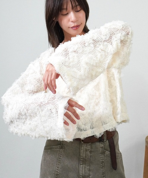 gossara(ゴサラ)の「【透け感を楽しむ】フリルメッシュクロップドプルオーバー(シャツ/ブラウス・レディース・アイボリー/ブラック・FREE)」の1枚目の写真