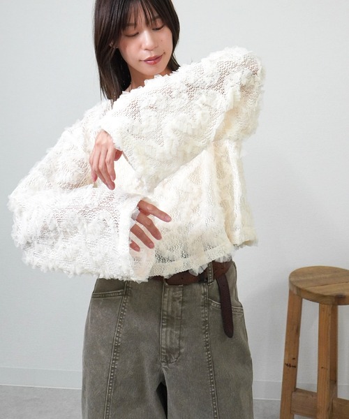 gossara(ゴサラ)の「【透け感を楽しむ】フリルメッシュクロップドプルオーバー(シャツ/ブラウス・レディース・アイボリー/ブラック・FREE)」の13枚目の写真