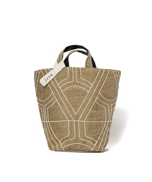 beej(ビージ)の「【WOMEN】beej dolly emb tote bag(トートバッグ・レディース・ベージュ/ブラウン・FREE)」の12枚目の写真