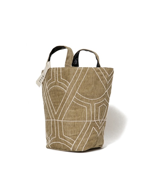 beej(ビージ)の「【WOMEN】beej dolly emb tote bag(トートバッグ・レディース・ベージュ/ブラウン・FREE)」の13枚目の写真