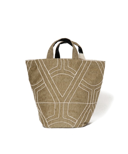 beej(ビージ)の「【WOMEN】beej dolly emb tote bag(トートバッグ・レディース・ベージュ/ブラウン・FREE)」の14枚目の写真