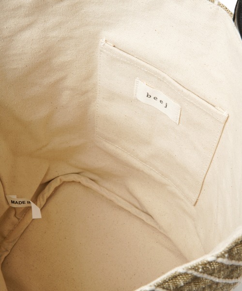 beej(ビージ)の「【WOMEN】beej dolly emb tote bag(トートバッグ・レディース・ベージュ/ブラウン・FREE)」の15枚目の写真