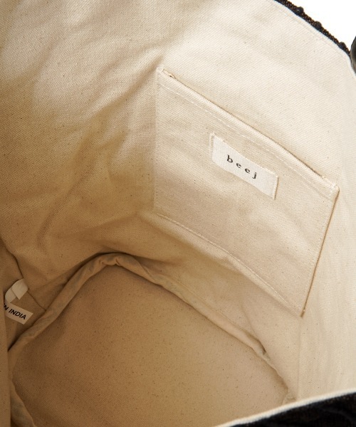 beej(ビージ)の「【WOMEN】beej dolly emb tote bag(トートバッグ・レディース・ベージュ/ブラウン・FREE)」の11枚目の写真