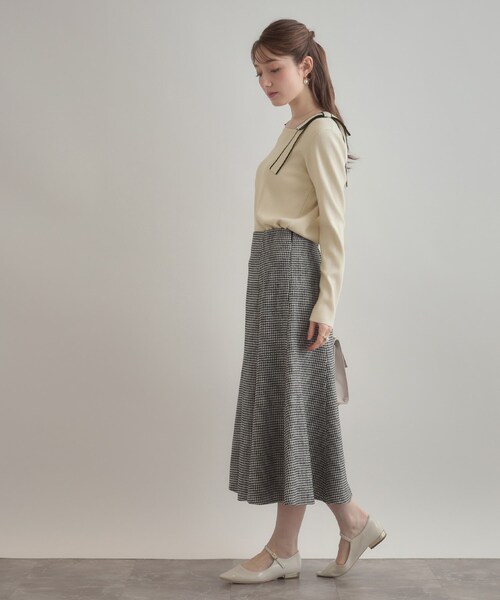 couture brooch（クチュールブローチ）の「【着映え・フェミニン・高見え】配色リボン総針ニットトップス（ニット/セーター・レディース・ブラウン系その他/ブラック/アイボリー・38/36/42）」の5枚目の写真