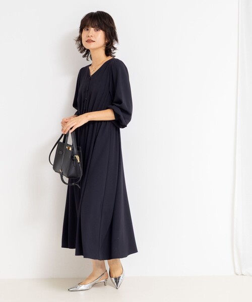 NOLLEY’S Sophi（ノーリーズソフィ）の「ウォッシャブルジョーゼットVネックギャザーワンピース（ワンピース・レディース・ホワイト系その他2/ネイビー・36/38）」の4枚目の写真