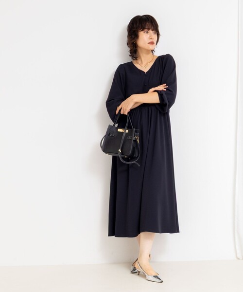 NOLLEY’S Sophi（ノーリーズソフィ）の「ウォッシャブルジョーゼットVネックギャザーワンピース（ワンピース・レディース・ホワイト系その他2/ネイビー・36/38）」の5枚目の写真