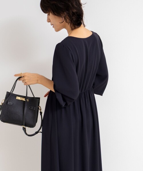 NOLLEY’S Sophi（ノーリーズソフィ）の「ウォッシャブルジョーゼットVネックギャザーワンピース（ワンピース・レディース・ホワイト系その他2/ネイビー・36/38）」の10枚目の写真