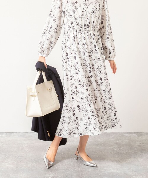 NOLLEY’S Sophi（ノーリーズソフィ）の「ウォッシャブルジョーゼットVネックギャザーワンピース（ワンピース・レディース・ホワイト系その他2/ネイビー・36/38）」の20枚目の写真