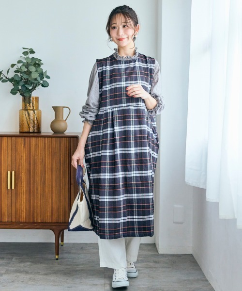 SMILE LAND（スマイルランド）の「＜大きいサイズ＞起毛チェックフレンチスリーブジャンパースカート（ジャンパースカート・レディース・イエロー系/ブラック系/ネイビー系・L/LL/3L/4L/5L）」の2枚目の写真